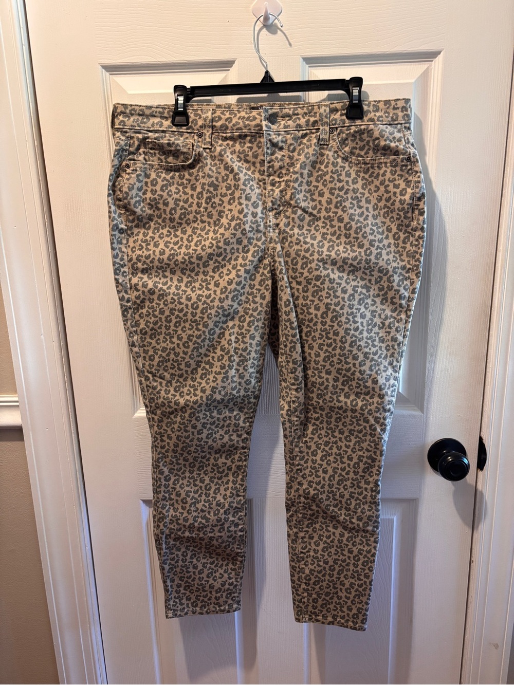 Chico's Beige Leopard Ankle Pants